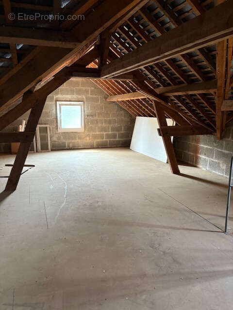 Maison à AMBRIERES-LES-VALLEES