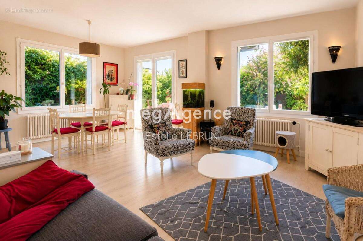 Maison - 8 pièces - 6 Chambres - Studio 16m² - Garage - Stationnement - Sous-Sol Complet - Jardin Sans Vis-à-Vis - photo 3