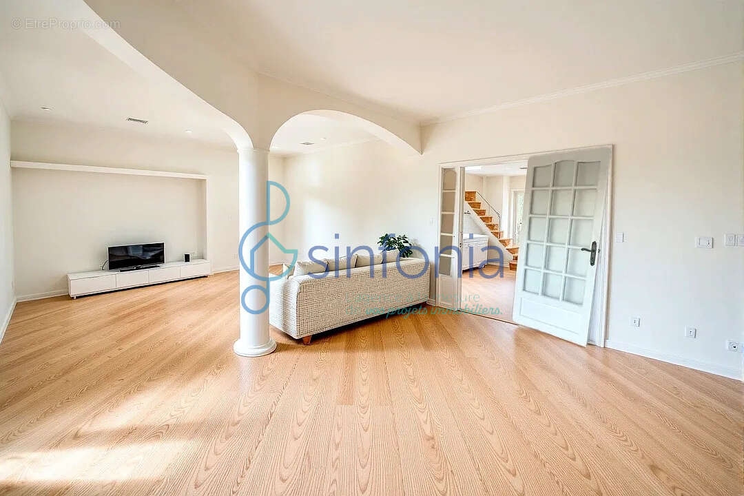 Maison à GALLARGUES-LE-MONTUEUX