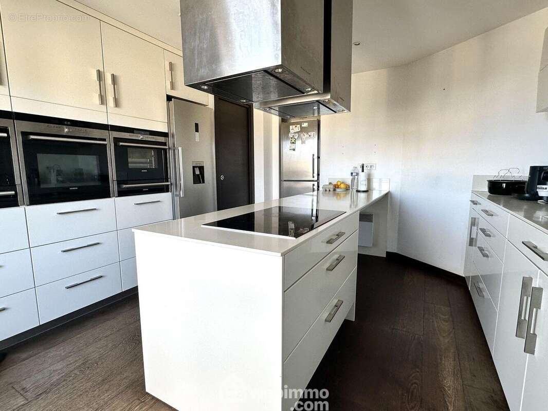 Cuisine indépendante équipée Mobalpa - Appartement à SAN-MARTINO-DI-LOTA