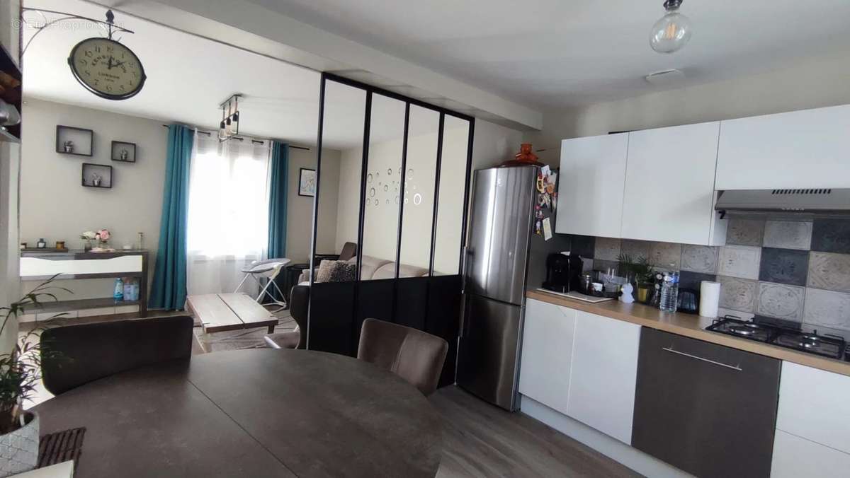 Maison à CHANTELOUP-LES-VIGNES