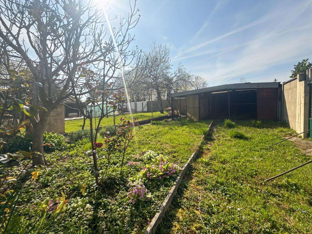  À VENDRE – Maison à rénover avec fort potentiel  - photo 8