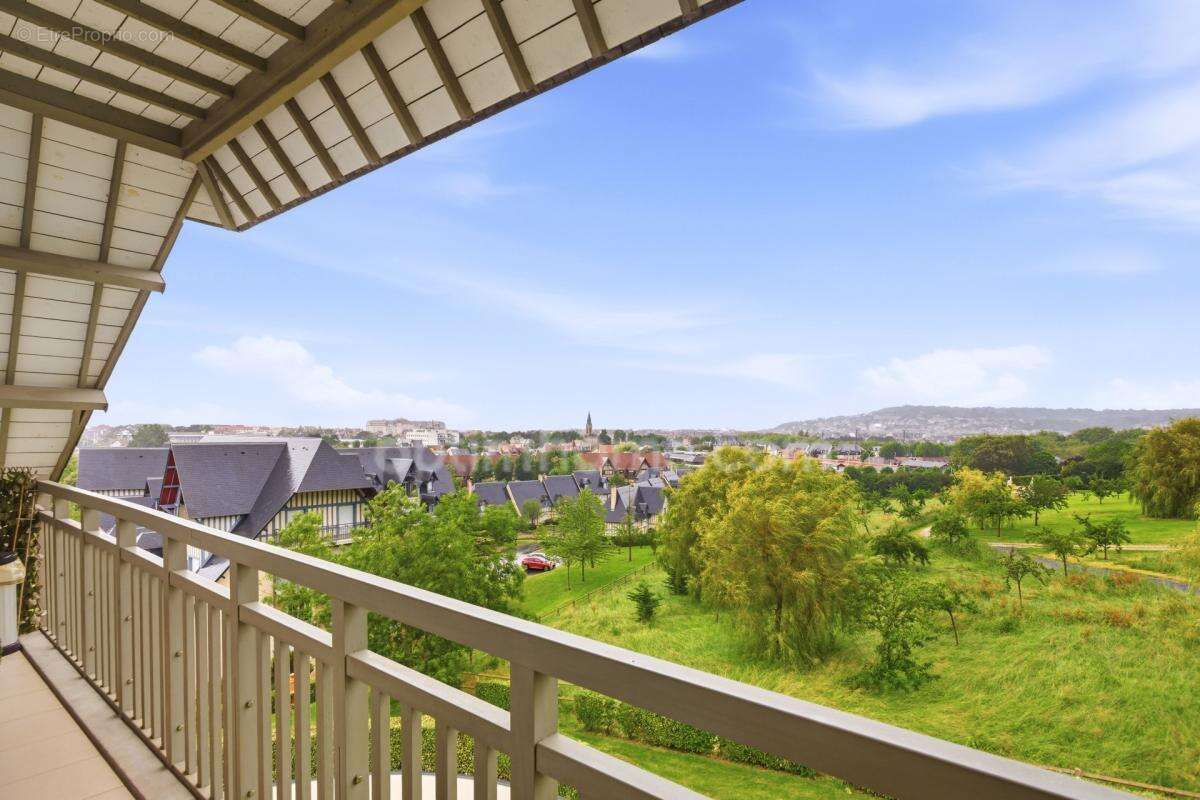 DEAUVILLE - Appartement Duplex - 138.46 m2 au sol - 3 chambres - Terrasses et balcon -  Vue mer - Parking - Cave - photo 8