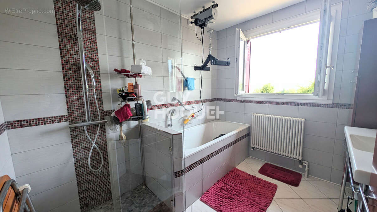 MANTES LA VILLE, Maison familiale 8 pièces, 6 chambres - photo 12