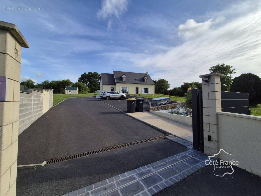 Maison à SAINT-PIERRE-EGLISE