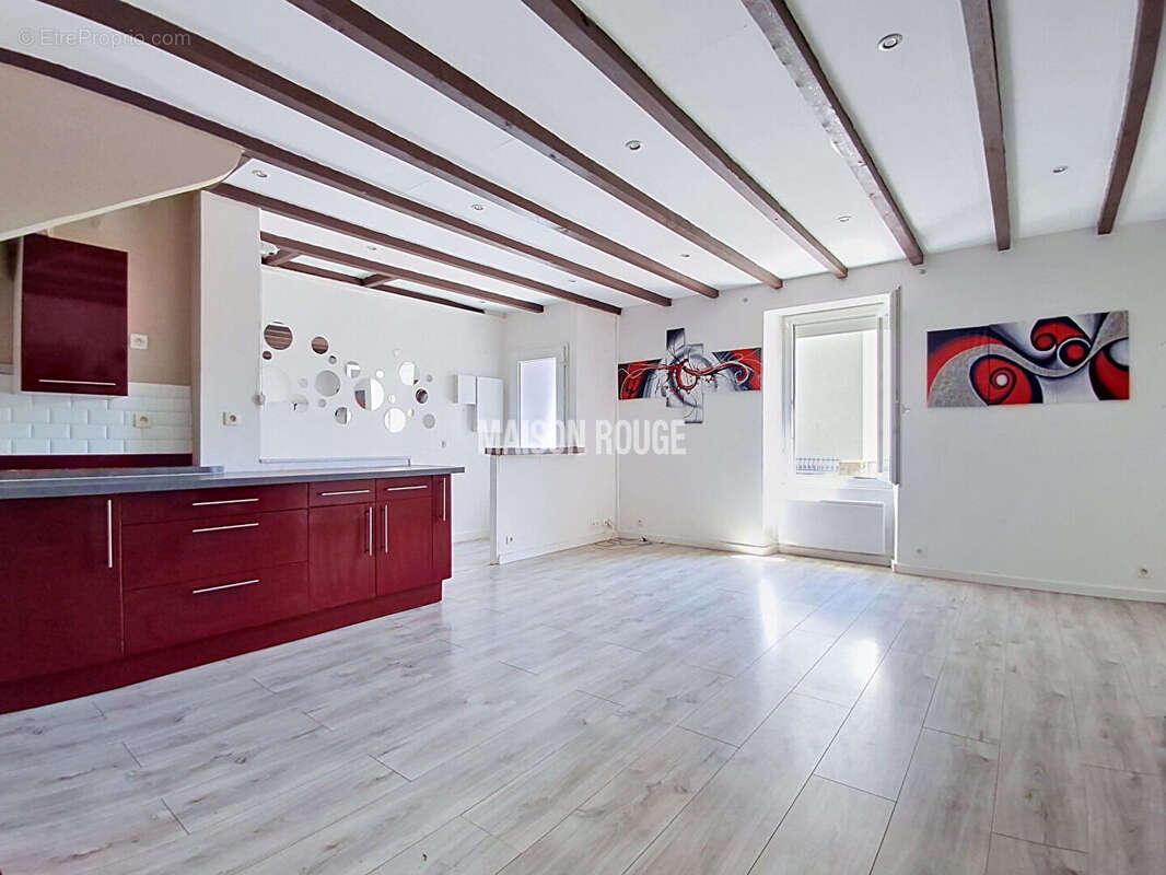 Maison en pierre rénovée - Bourg accessible à pied - Garage et  jardin - Quessoy - photo 4
