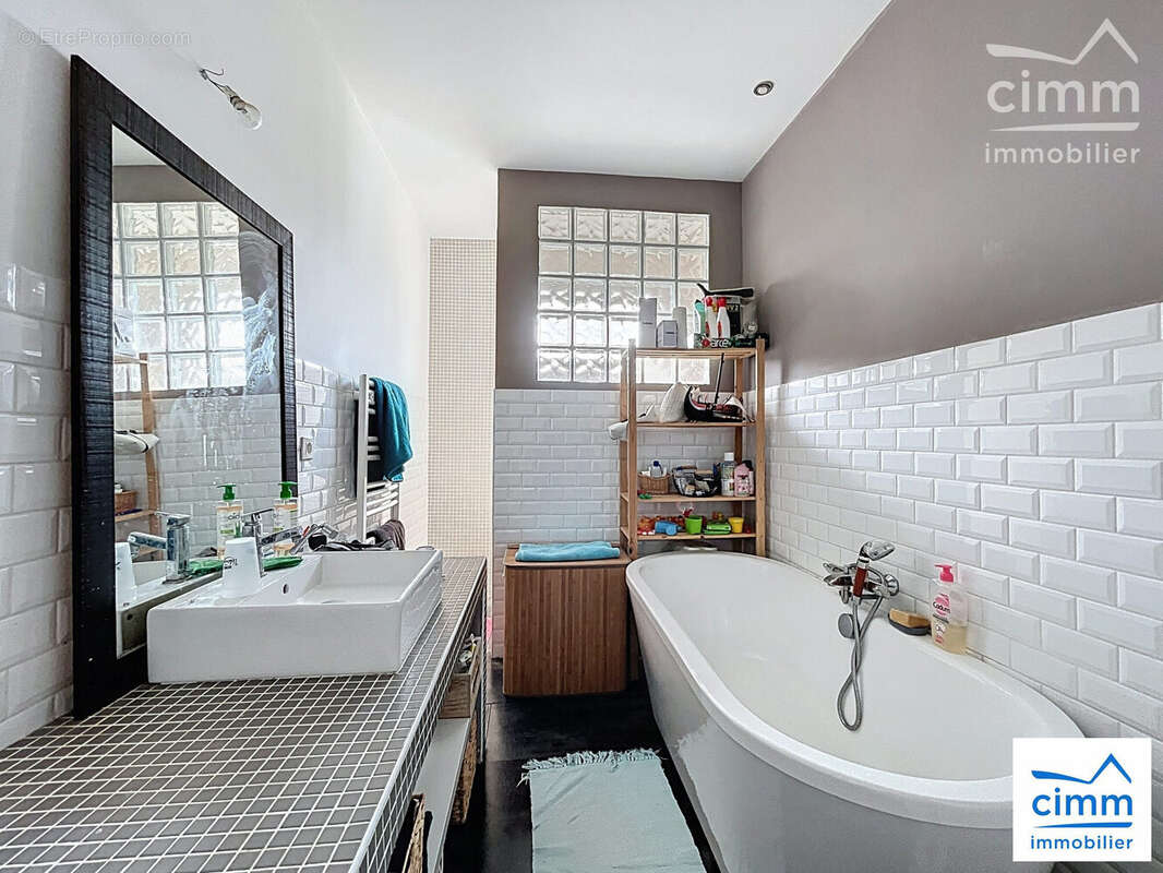 Maison 145 m² à Saint-Gilles  - photo 7