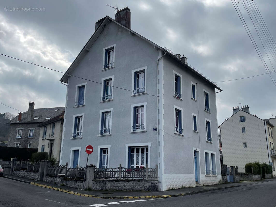 Appartement à RIOM-ES-MONTAGNES