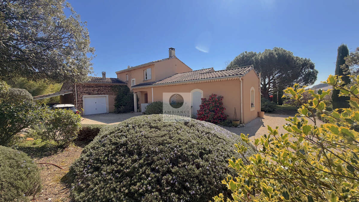 Maison à MONTELEGER
