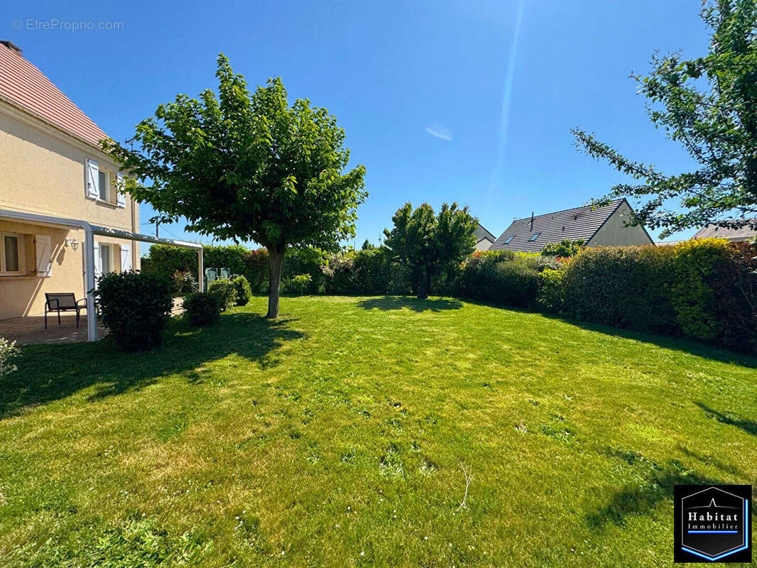 Maison à PEROY-LES-GOMBRIES