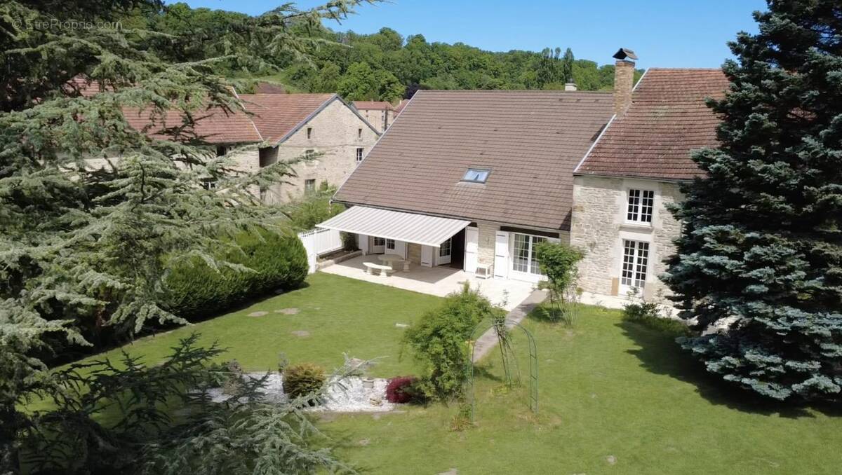 Maison à PERRANCEY-LES-VIEUX-MOULINS