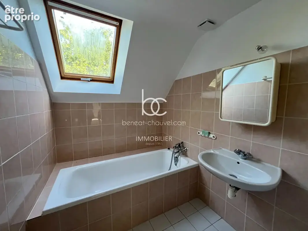 SARZEAU GOLFE - Maison familiale à vendre à BRILLAC  5 chambres et combles aménagés - photo 11