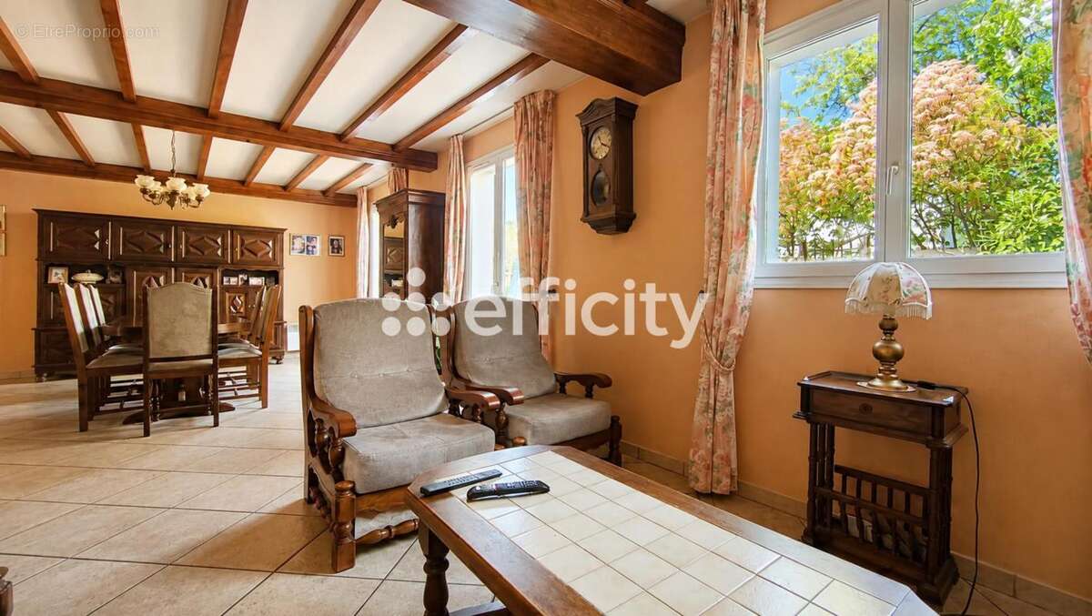 Maison 134 m² à Chassieu  - photo 4