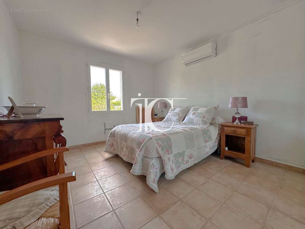 Maison à SAINT-VICTOR-DE-MALCAP