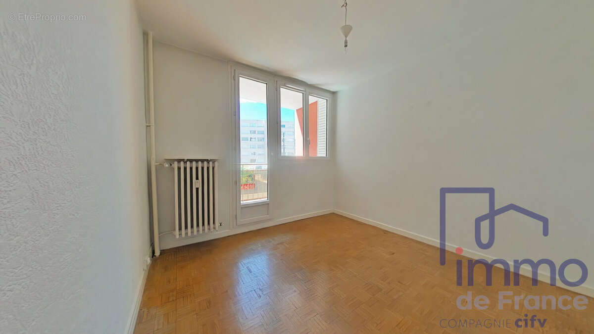 Appartement 55 m² à Saint-Etienne  - photo 5