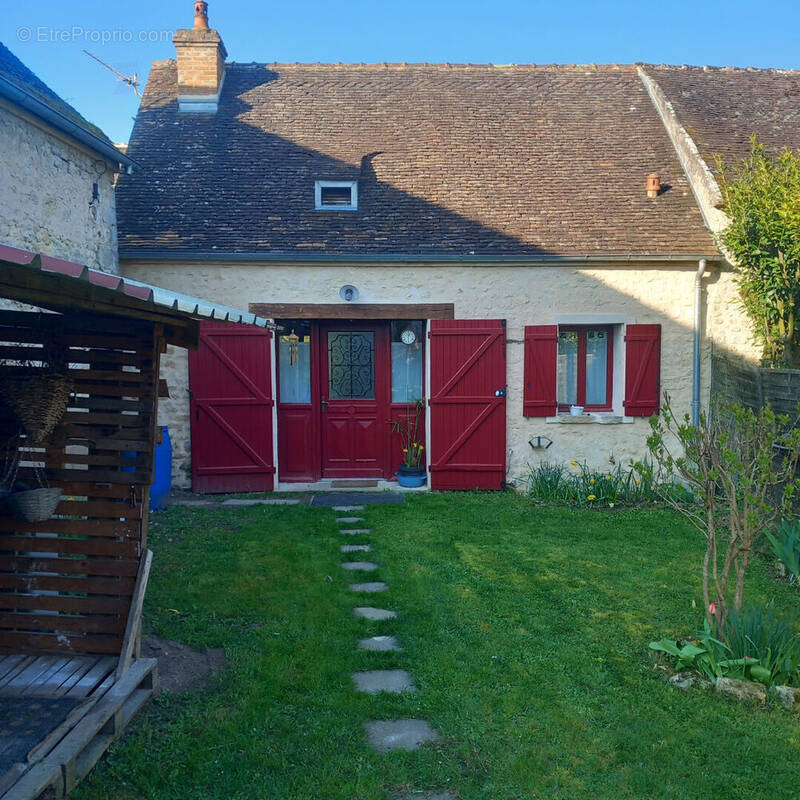 Maison à REMAUVILLE