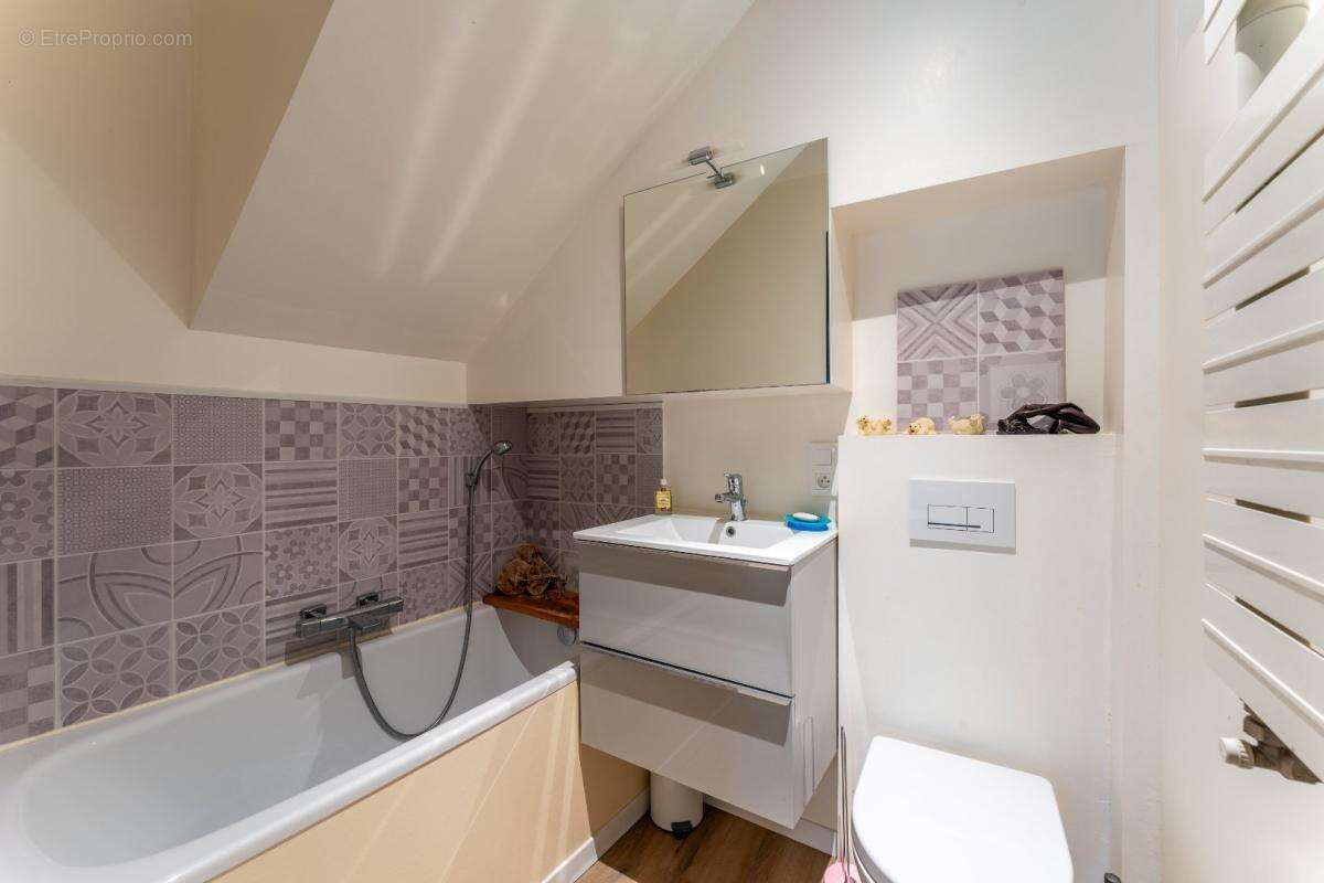 Maison à BRIZAMBOURG