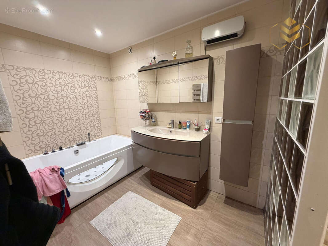 Appartement à CASTELLAR
