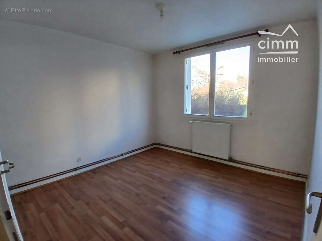 Chambre 1 - Appartement à VOIRON