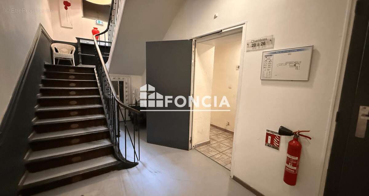 Martigues - Hôtel 19 chambres avec T2 indépendant et parking : 447 m², loué, rendement 5,7 % - photo 4