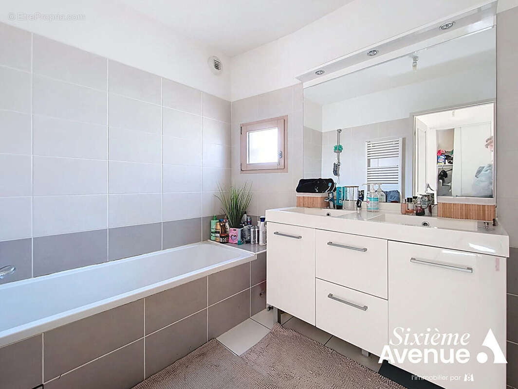 Appartement à Saint-Symphorien d'Ozon, 3 pièces, 65m², rez-de-jardin - photo 7