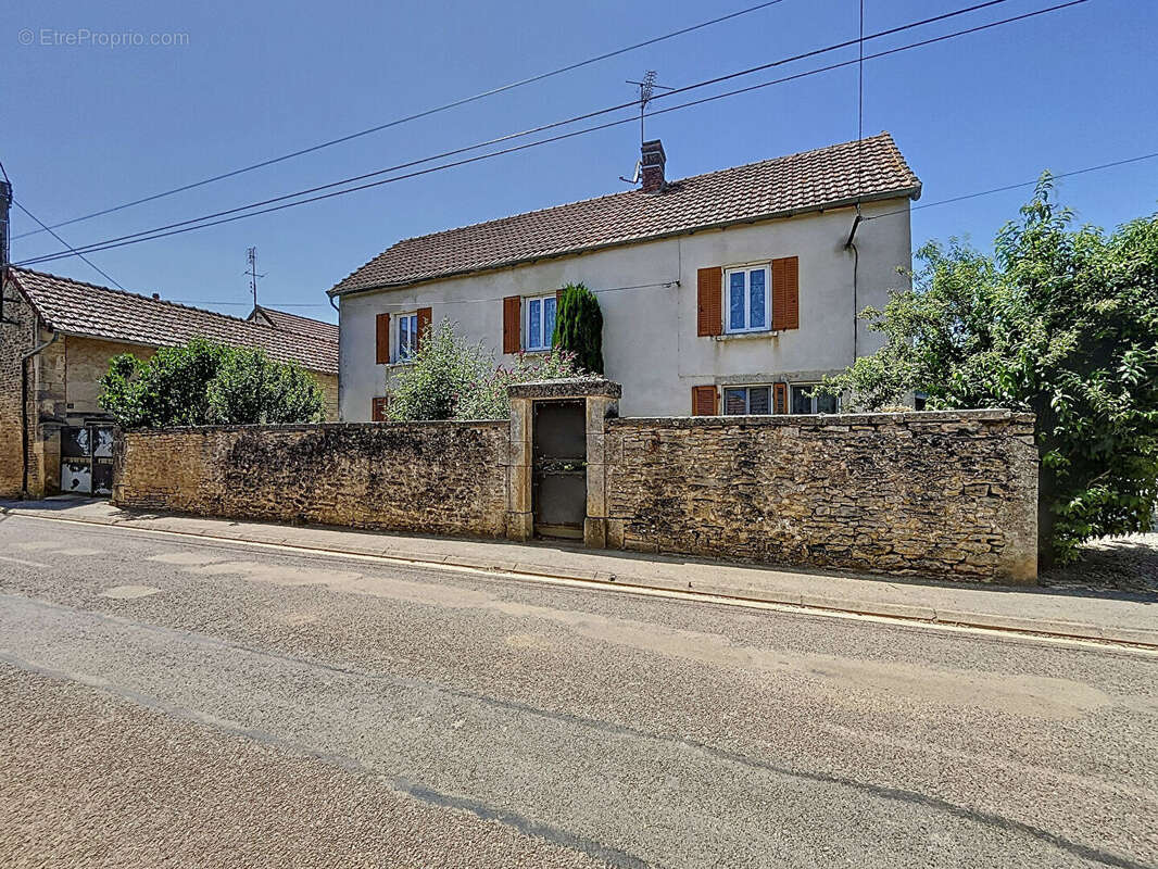 Maison à FRAIGNOT-ET-VESVROTTE