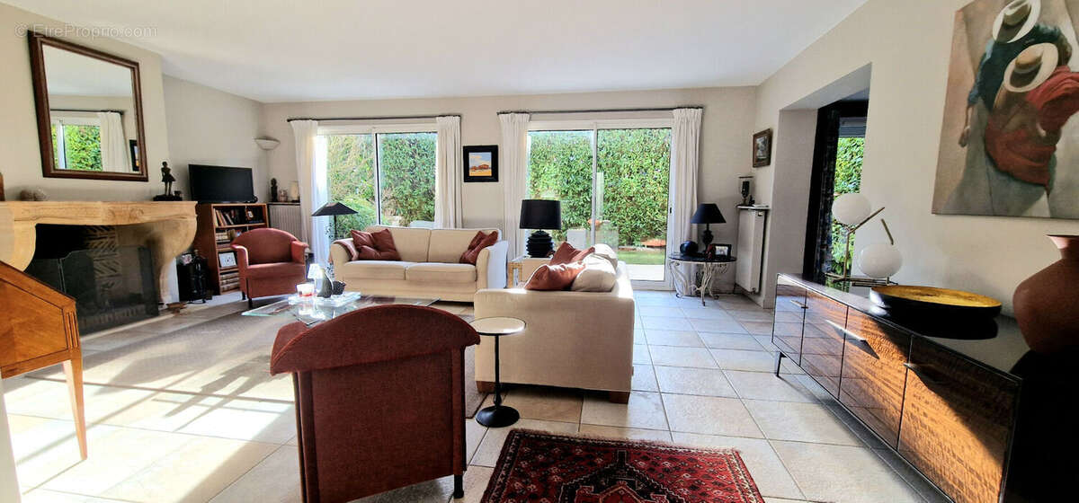 Maison à VILLE-D'AVRAY