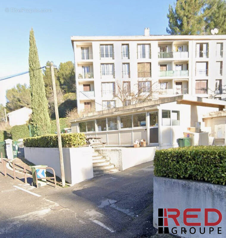 VUE EXTERIEUR AVEC TERRASSE  - Commerce à AIX-EN-PROVENCE