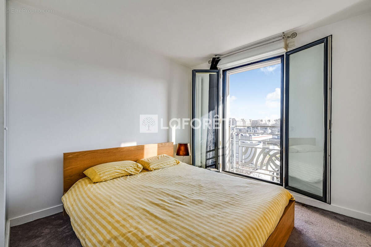 Coup de coeur assuré : vue dégagée, extérieur et place de parking ! - photo 3
