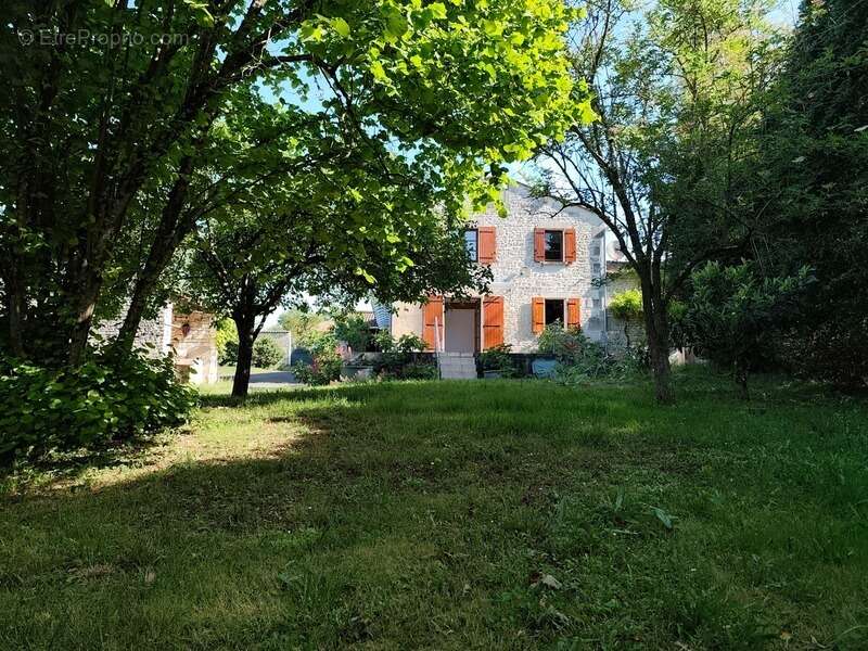 Maison à HIERSAC