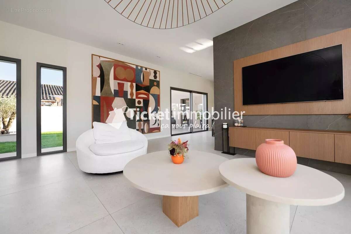 Maison à LA SALVETAT-SAINT-GILLES