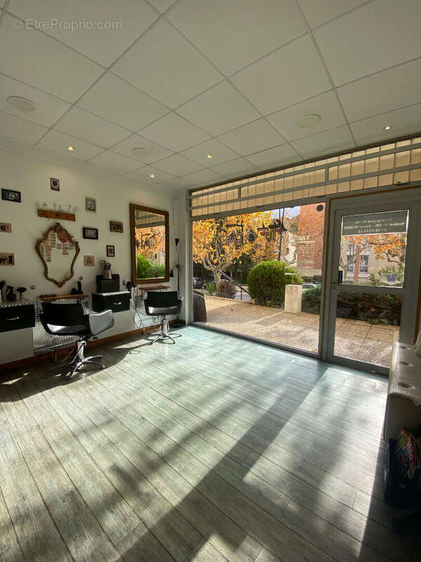 Commerce à CARNOUX-EN-PROVENCE