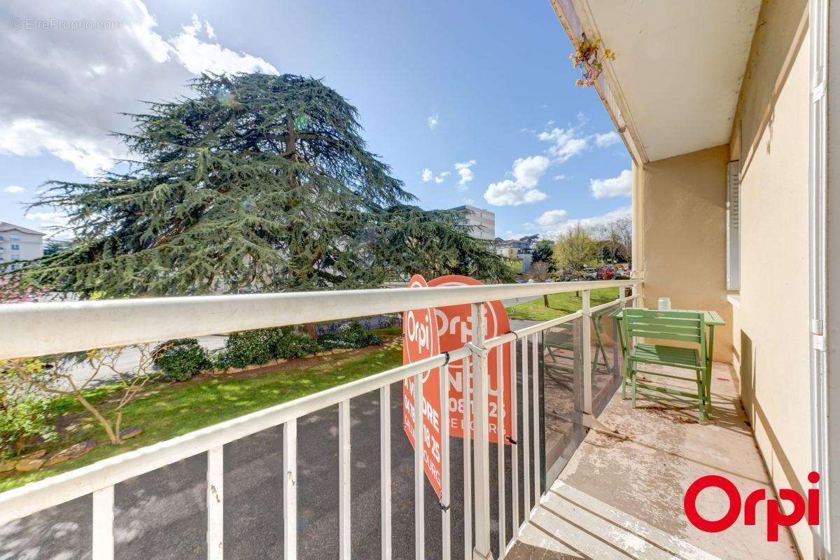 Appartement type T3 de 68 m2 avec balcon proche du métro Cuire et de la Croix Rousse - photo 11