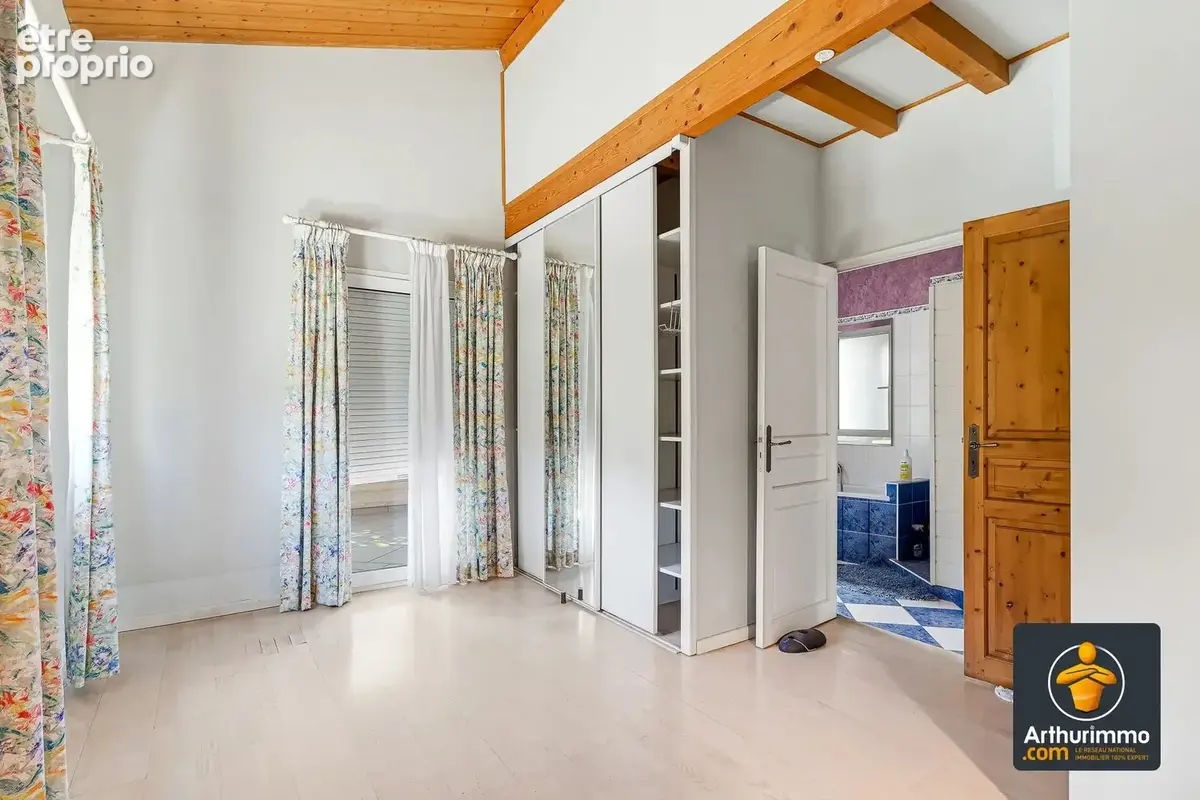 Maison 180 m² – 5 chambres – terrain plat de 3 020 m² – 143 m² de garages - photo 7