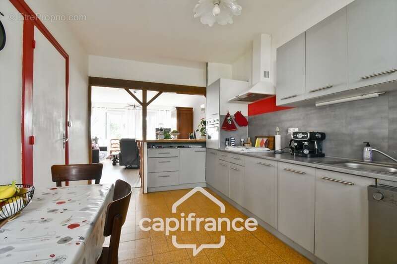 Maison à vendre de plain pied 5 pièces SAINT JEAN D'ANGELY (17) sur une parcelle de 1012m² - photo 9