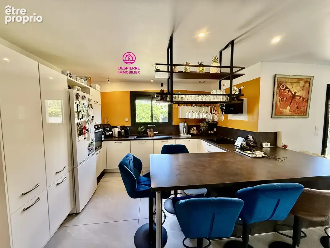 SAINT CLAIR DU RHONE - Maison sur 3 niveaux 110m2 habitables - 3 chambres - Terrain 945m2 - piscine - photo 6