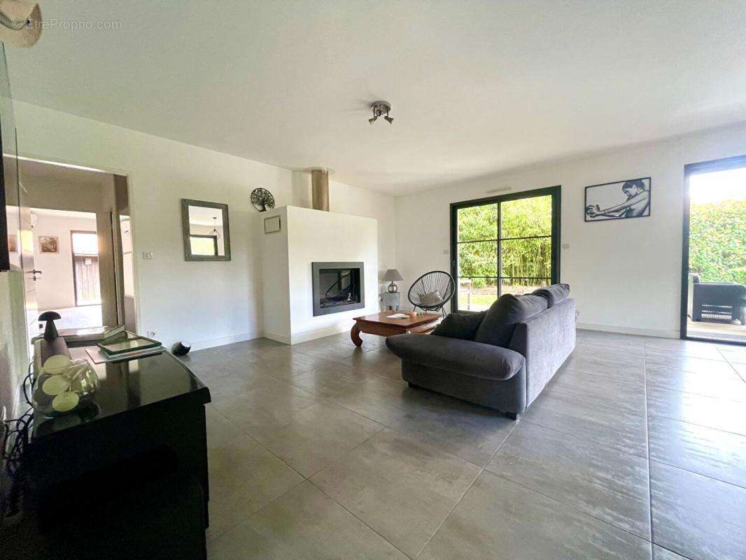 Maison Contemporaine Saint Jean D Illac 4 pièce(s) 119 m2 - photo 3