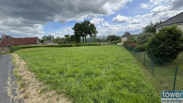Terrain à SAINT-HILAIRE-PEYROUX