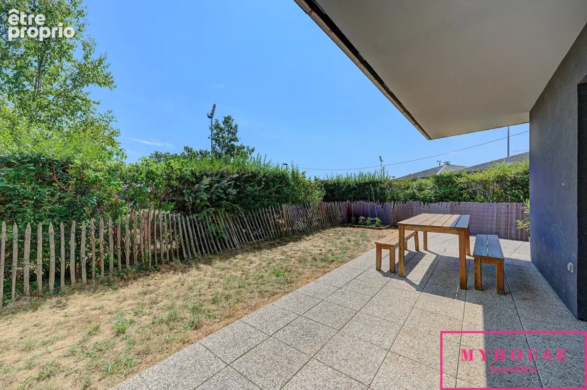 Appartement 5 pièces de 100 m2 avec terrasse et jardin de 70 m2 - photo 1