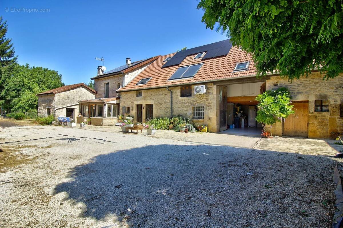 Maison à SAINT-MARTIN-DU-MONT