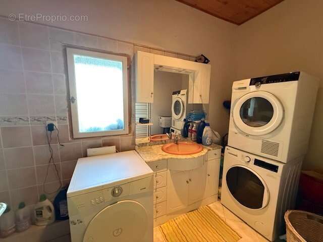 Propriété en pleine nature, avec 10 hectares, piscine et dépendances. - photo 15