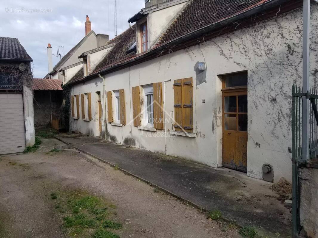 Maison à COSNE-D&#039;ALLIER