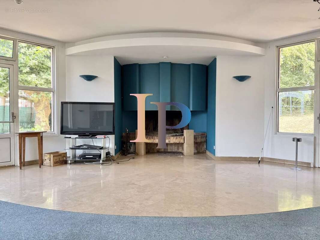 Ensemble immobilier de caractere - photo 8