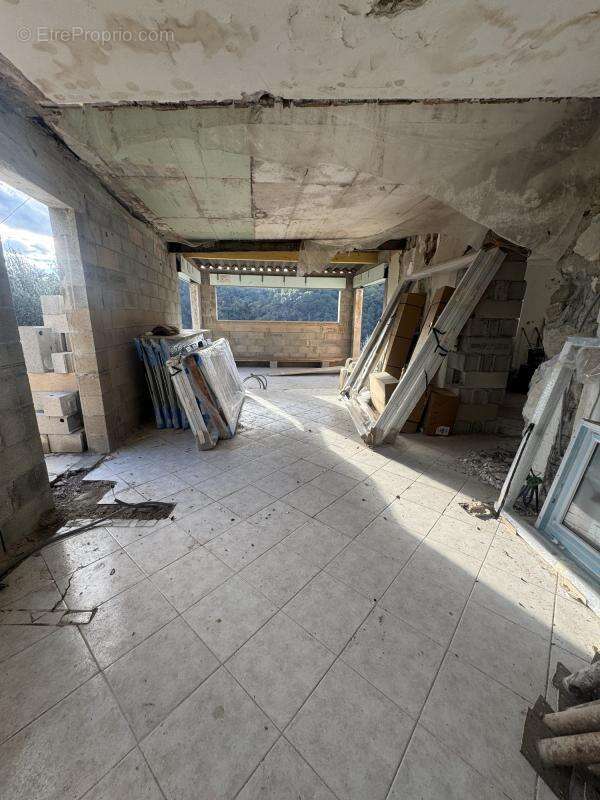 Appartement à L'ESCARENE