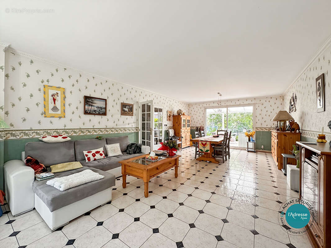 Maison à LE COUDRAY-MONTCEAUX