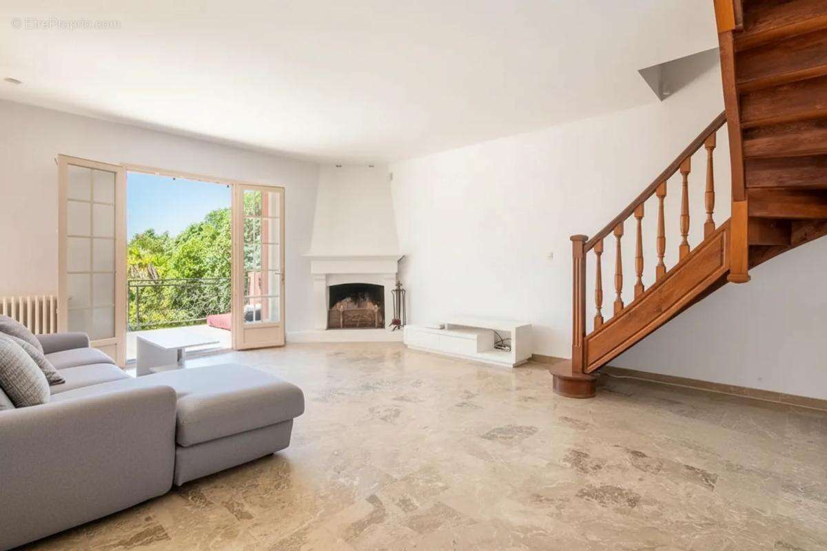 Maison de 6 pièces de 132 m² + studio de 33 m² et garage de 27m² - photo 2