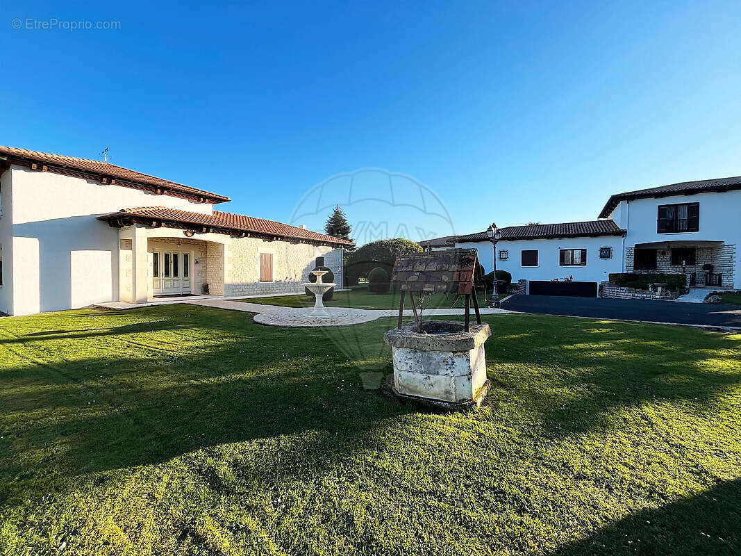 Maison à FONTCOUVERTE