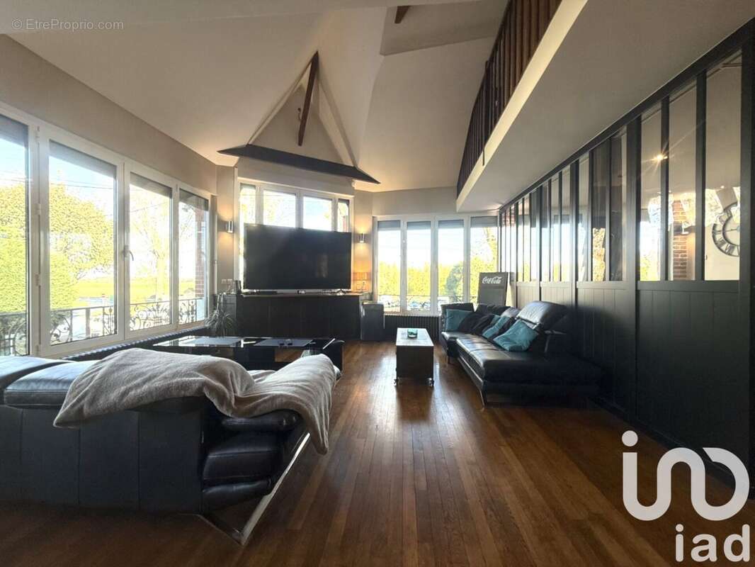 Photo 3 - Commerce à LOUVRES