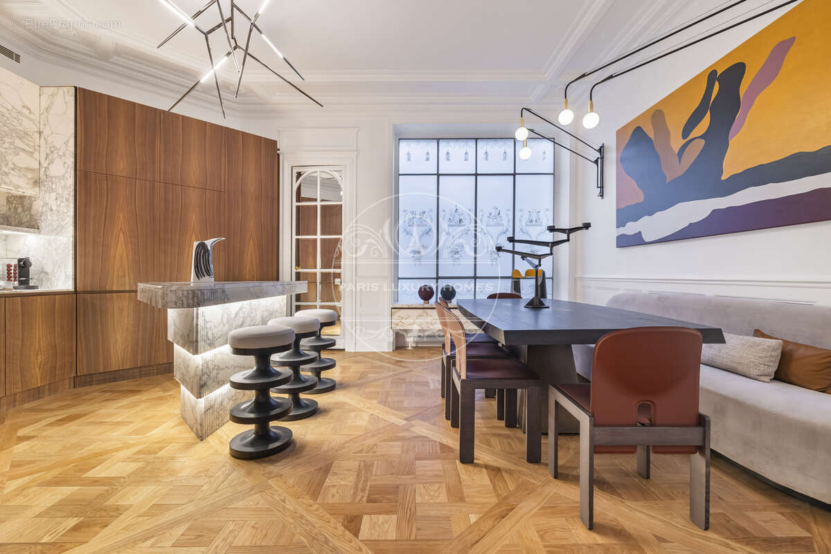 Appartement à PARIS-8E