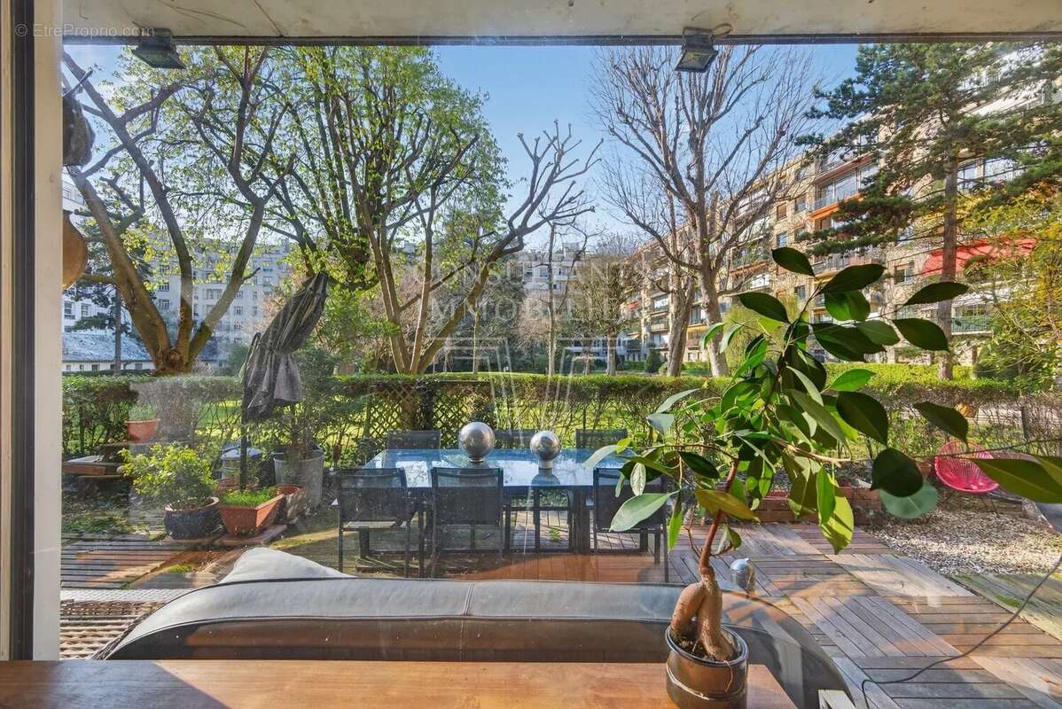 Appartement à NEUILLY-SUR-SEINE
